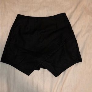 BLACK SKORT